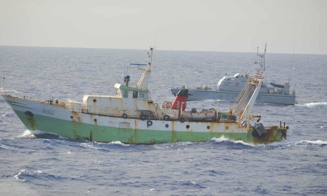 The Libyan patrol boat Ubari approaches an Italian trawler. (Photo: Italian Navy)