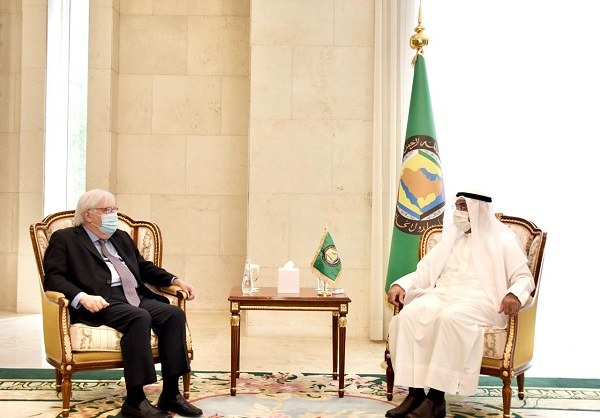 Secretary-General of the Gulf Cooperation Council Nayef Al-Hajraf holds talks with UN envoy to Yemen Martin Griffiths in the Saudi capital, Riyadh. (Twitter/@GCCSG)