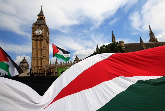 Pupils in UK school made to remove Palestinian flag