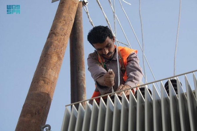 King Salman Humanitarian Aid and Relief Center has carried out work to improve the electrical network in Al-Jufaina camp in Yemen's Marib governorate. (SPA)