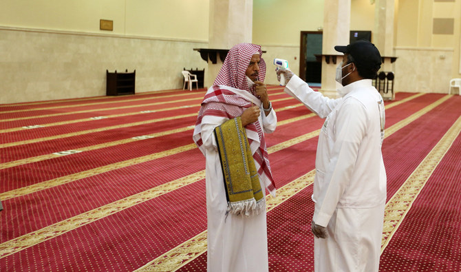 Saudi Islamic Ministry reopens 11 mosques after sanitization