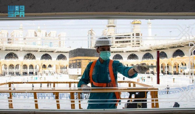 Sterilization efforts intensify at Makkah’s Grand Mosque as Umrah pilgrims arrive