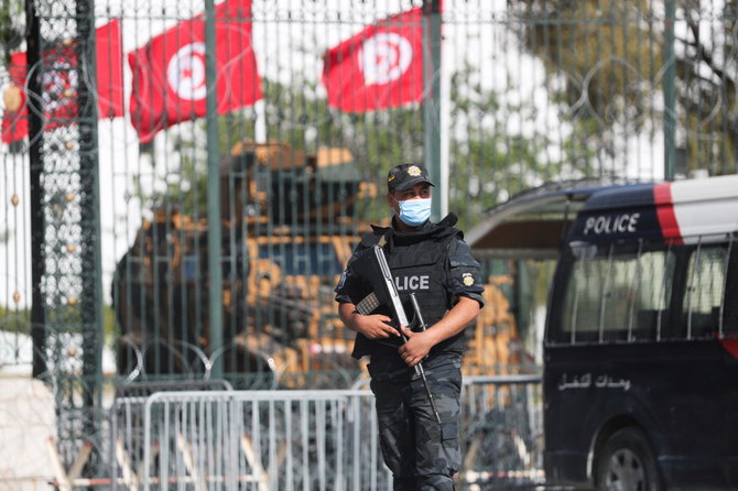 Tunisian security forces place prominent judge under house arrest