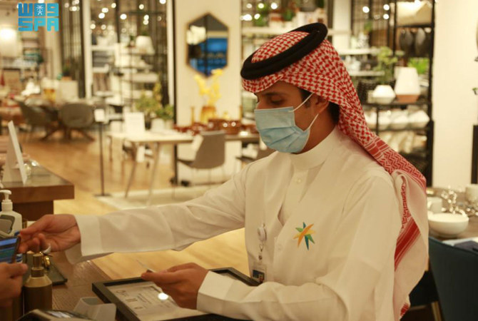 Saudi HR ministry records 19k labor, virus violations. (SPA)