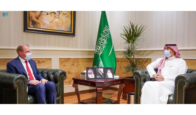 Dr. Awwad bin Saleh Al-Awwad, the head of the Saudi Human Rights Commission, holds talks with Australia’s ambassador to the Kingdom, Mark Donovan. (SPA)
