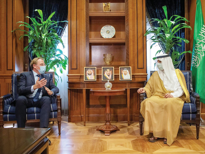 French envoy hails Saudi Vision 2030 in meeting with Minister Al-Jubeir