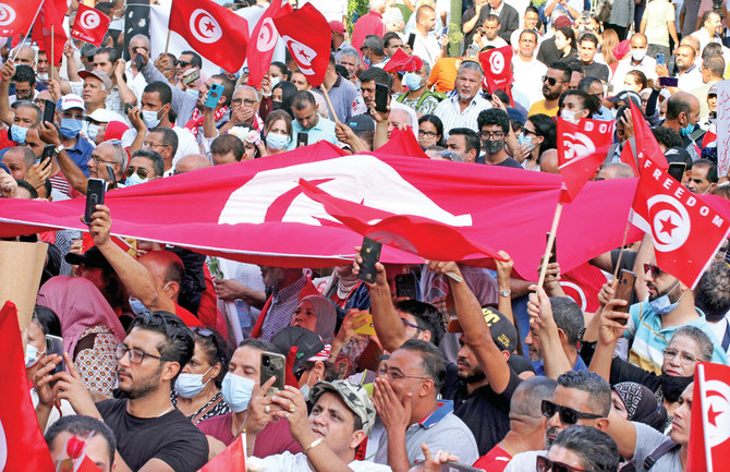 Tunisians take to the streets to back president’s anti-corruption drive
