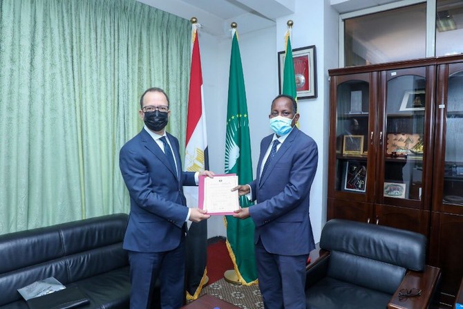 Newly appointed ambassador of Egypt, Dr. Mohamed Omar Gad presenting credentials to Director General of the Protocol Affairs of Ethiopia, Feysel Alyie. (Twitter: @mfaethiopia)