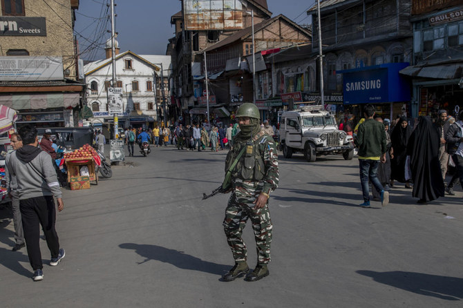 Indian troops kill five militants in Kashmir as hundreds of Hindus flee