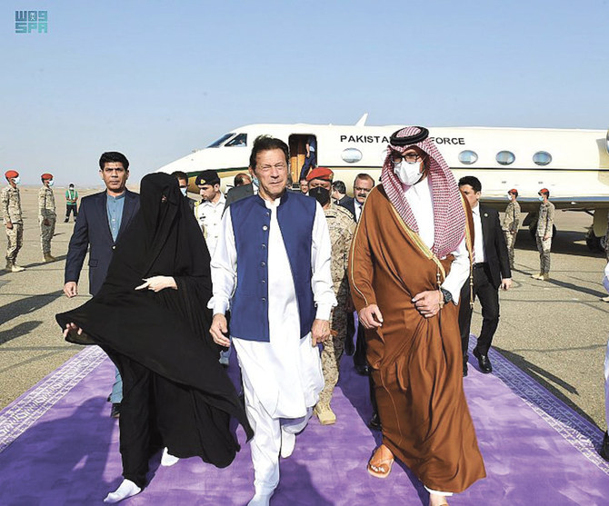 Pakistan’s PM welcomed in Madinah, Islam’s second holiest city