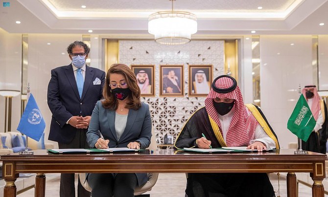 Saudi Minister of Interior Prince Abdul Aziz bin Saud bin Naif and UN Under-Secretary-General and Executive Director of the UN Office on Drugs and Crime Ghada Waly sign an agreement. (SPA)