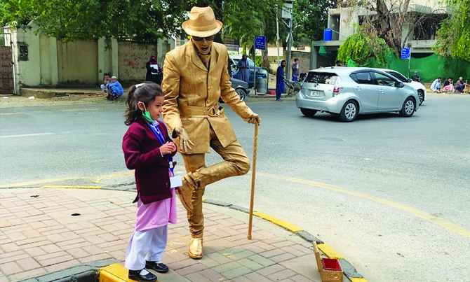 "Golden Man of Islamabad" Muhammad Ahsan performs as a living statue in Islamabad, Pakistan, on November 5, 2021. (AN photo by Muhammad Ahsan)