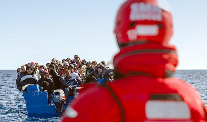 Italy rescues 420 migrants in rough seas in Mediterranean