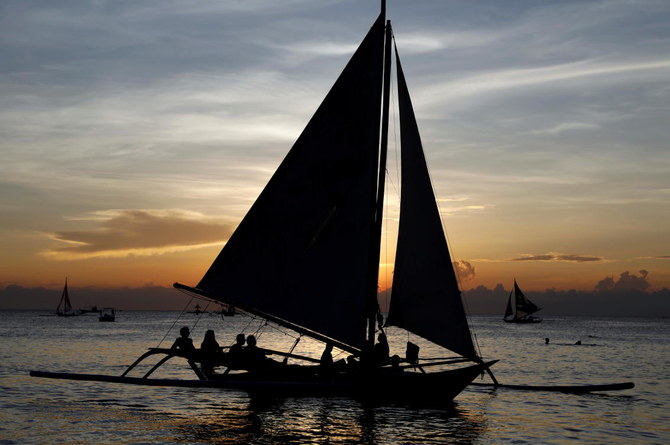 Philippines to reopen to some foreign tourists from next week