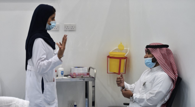 Early global response to omicron variant could save lives, says Saudi virologist