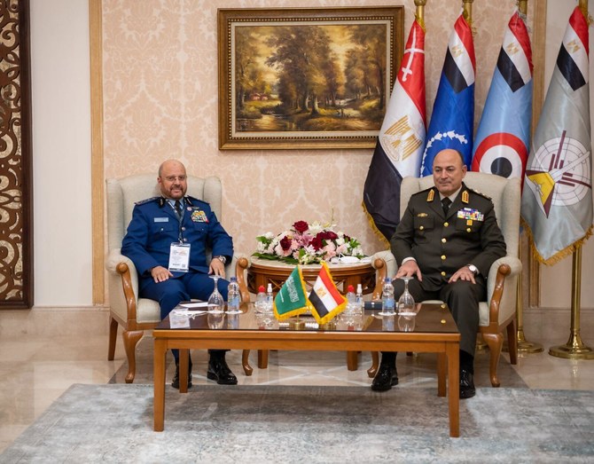 The two met on the sidelines of the Saudi delegation's visit to Egypt to participate in the Second International Defense Expo, which is being held in Cairo until Dec. 2. (SPA)