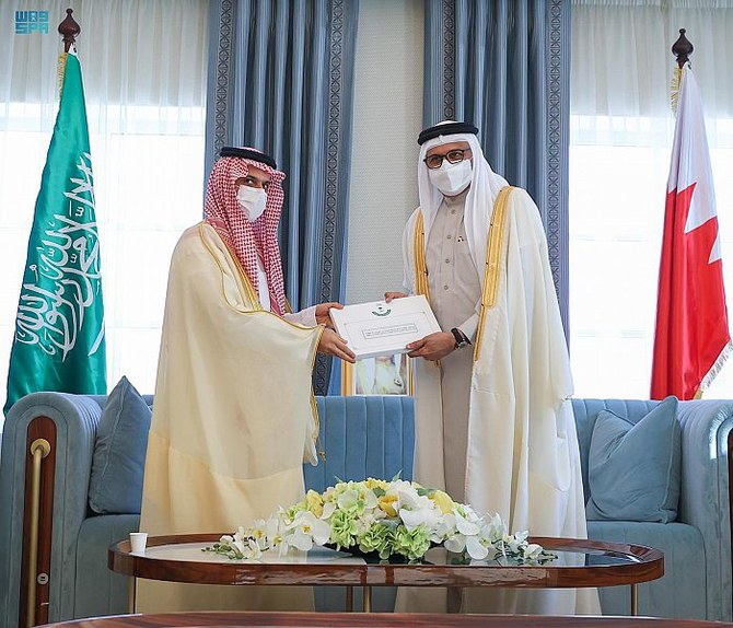 Saudi Foreign Minister Prince Faisal bin Farhan meets his Bahraini counterpart Dr. Abdullatif Al-Zayani in Manama. (SPA)