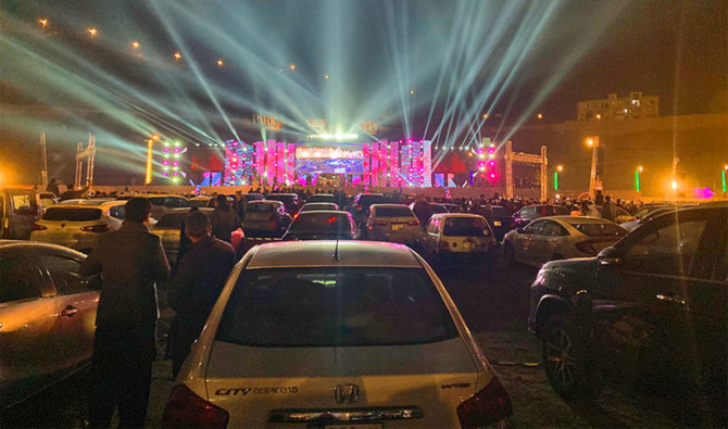 Pakistan sets Guinness record  for most cars at drive-in concert