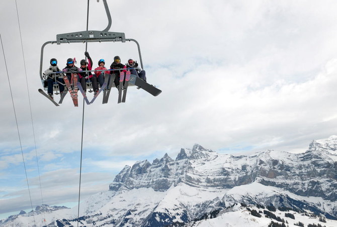 Foreigners welcome to Swiss ski lifts if they respect pandemic rules