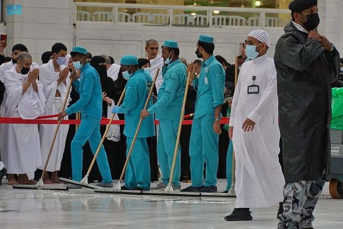 The General Presidency for the Affairs of the Two Holy Mosques recruited more than 200 supervisors to monitor over 4,000 workers. (SPA)