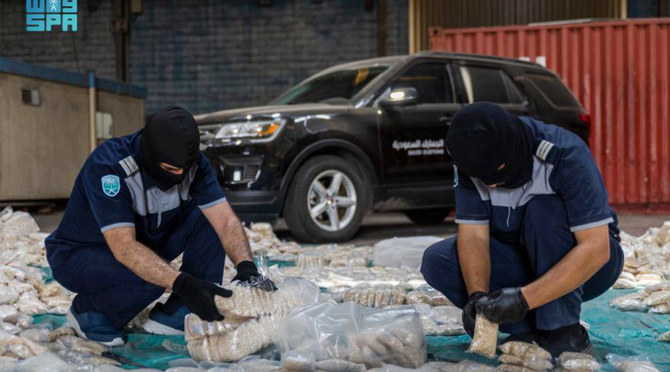 Saudi authorities foil amphetamine smugglers. (SPA)
