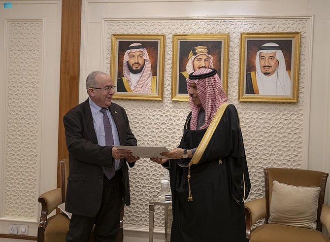 Saudi Foreign Minister Prince Faisal bin Farhan meets his Algerian counterpart Ramdane Lamamra in Riyadh. (SPA)