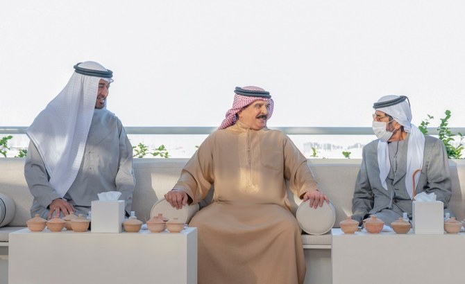 Abu Dhabi Crown Prince Sheikh Mohammed bin Zayed receives Bahrain’s King Hamad. (BNA)