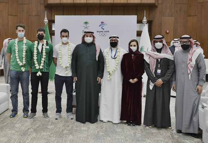 Vice President of SOPC Prince Fahd bin Jalawi bin Abdulaziz honors the members of the Saudi winter sports team who qualified for the 2022 Winter Olympics in Beijing. (SOPC)