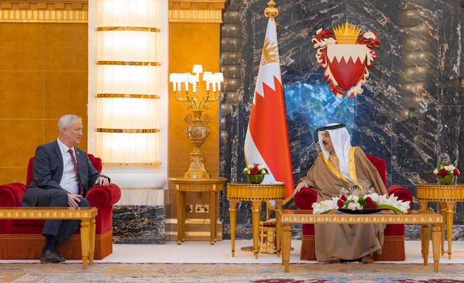 Bahrain’s King Hamad meets Israeli defense minister 
