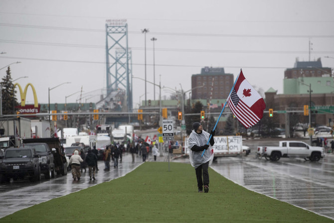 Canadian judge orders an end to blockade at border bridge