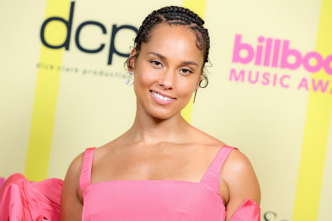 Alicia Keys praises Saudi craftswomen for personalized gift