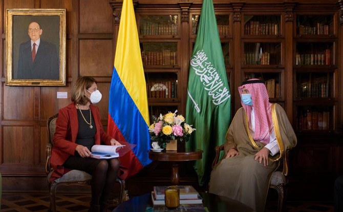 Saudi Minister of State for Foreign Affairs Adel Al-Jubeir meets Columbian Vice President and Foreign Minister Marta Lucia Ramirez. (Saudi MOFA)