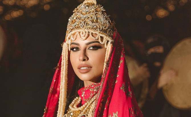 Kholod Bakur showcased a traditional Saudi outfit with her 252,000 Instagram followers.