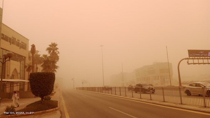 Massive sandstorm envelops Riyadh