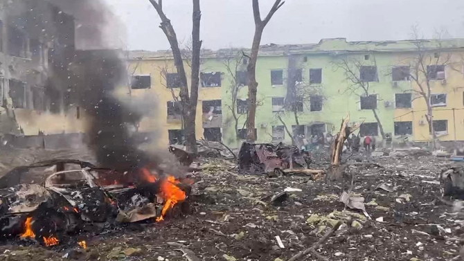 Airstrike hits Ukraine maternity hospital, 17 reported hurt