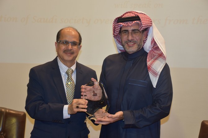 Indian Ambassador Dr. Ausaf Sayeed presents a memento to Arab News Editor-in-Chief Faisal J. Abbas at the Indian Embassy in Riyadh on Tuesday. (Supplied)