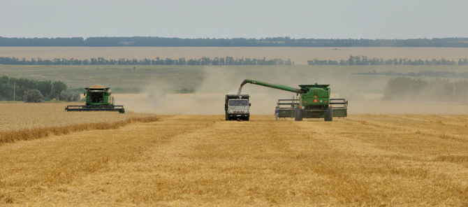 Farmers bring in the harvest with their combine harvesters on a wheat field in the southern Russian Stavropol region. (AFP file photo)