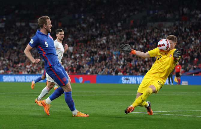 England subdue Swiss as Kane moves closer to goal record