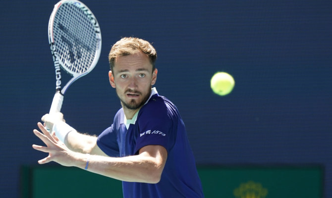 Medvedev, eyeing No. 1 ranking, tops Murray at Miami Open