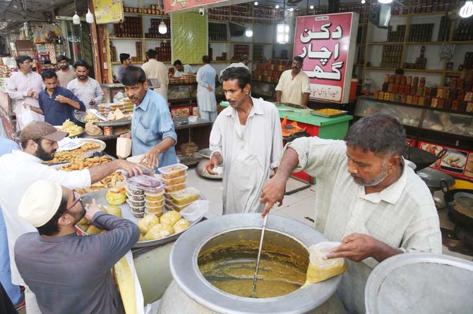People queue to buy harees in Hyderabad Colony, Karachi, Pakistan on Friday. Decendents of Arab families, who are now settled in Pakistan, put on fare their families’ age-old dish made by original recipe handed down by generations. (AN photos)