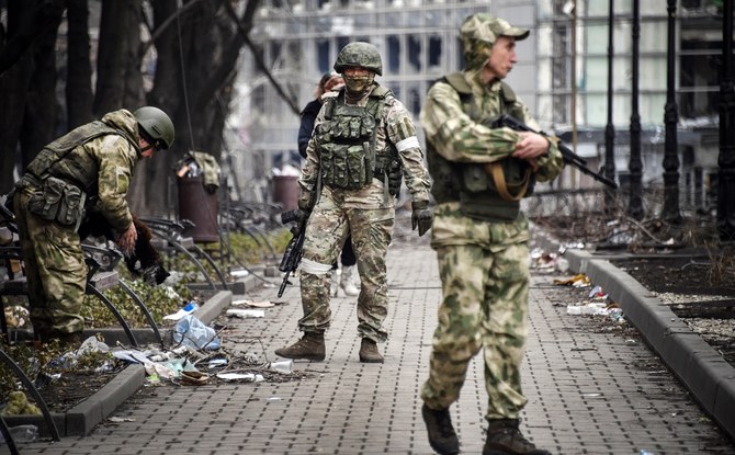 Some civilians leave as Russians tighten noose on Mariupol