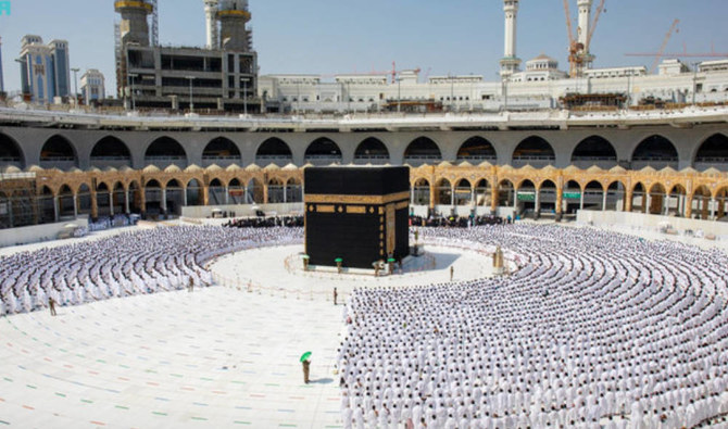 Pilgrims flock to the Grand Mosque to perform Umrah, Tawaf, and stand shoulder-to-shoulder to offer prayers as the government lifted all COVID-19 restrictions after two years. (File photo)