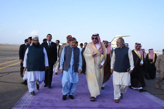 Pakistan PM Sharif arrives in Saudi Arabia