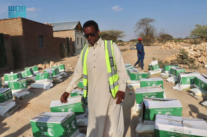 KSrelief delivers food aid in Chad, Somalia