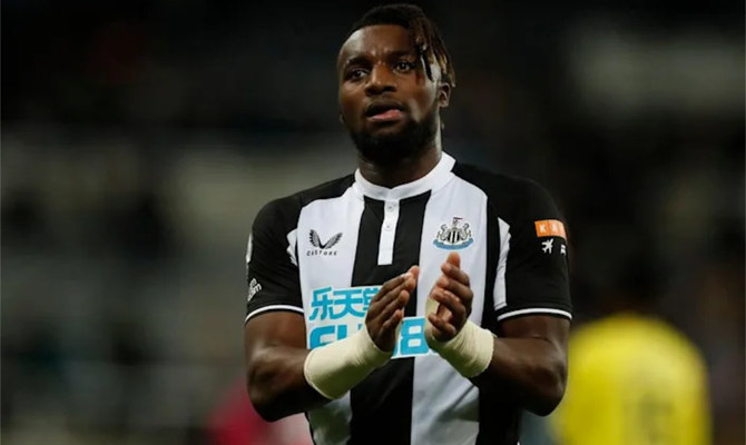 Newcastle boss Eddie Howe forced to clarify divisive comments by Saint-Maximin