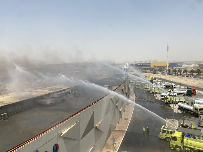 Flames, smoke engulf Saudi shopping mall