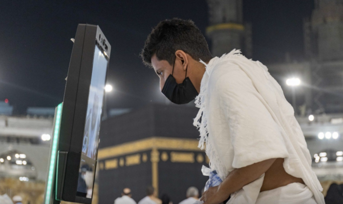 Grand Mosque robots answer pilgrims’ questions in 11 languages