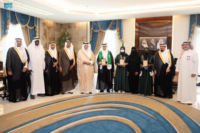 Makkah Governor awards ISEF 2022 winning students 