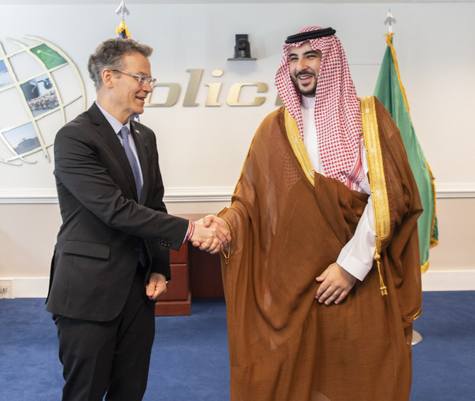Prince Khalid, top US defense officials review Saudi-US defense ties