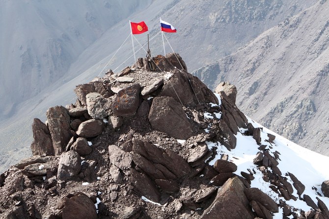Kyrgyz climbers remove Ukraine flag from ‘Peak Putin’